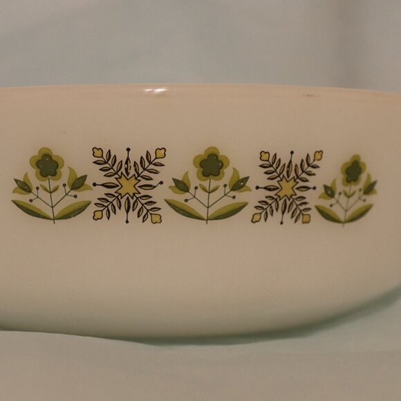 Vintage Fire King Anchor Hocking 1 1/2 quart baking dish. 437 meadow green. - Picture 6 of 7